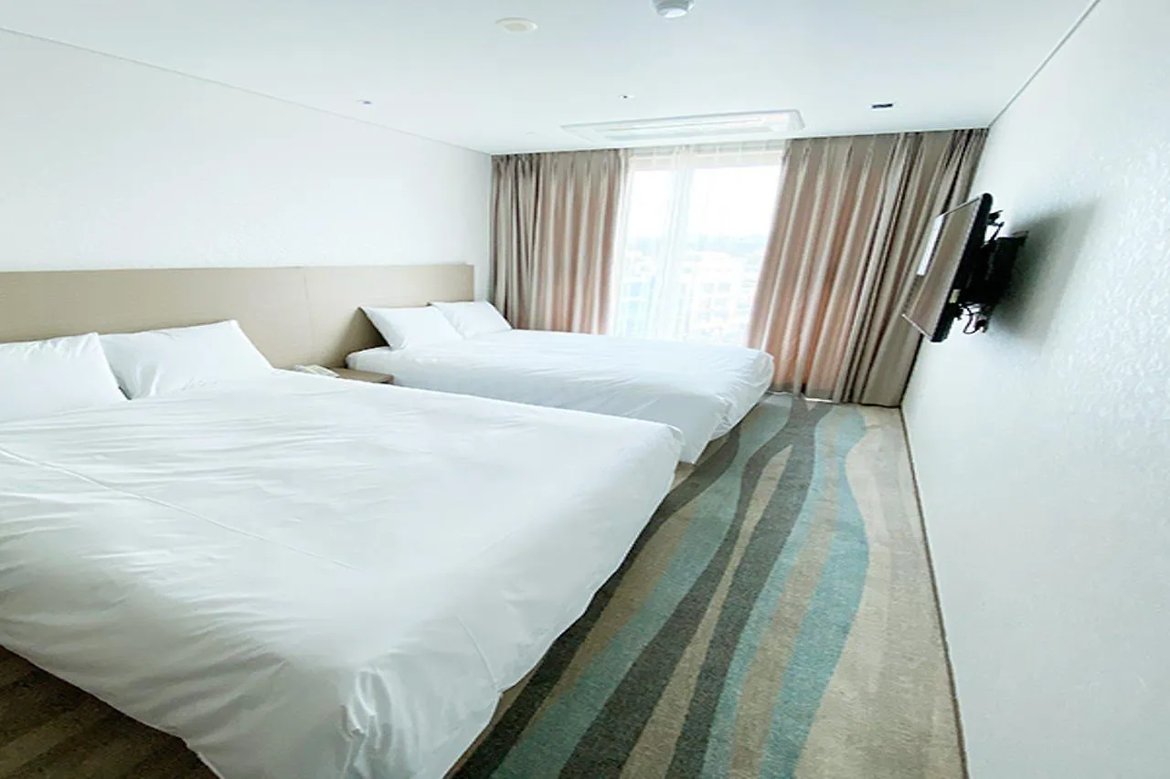 The Artstay Jeju Hamdeok Hotel 4*,