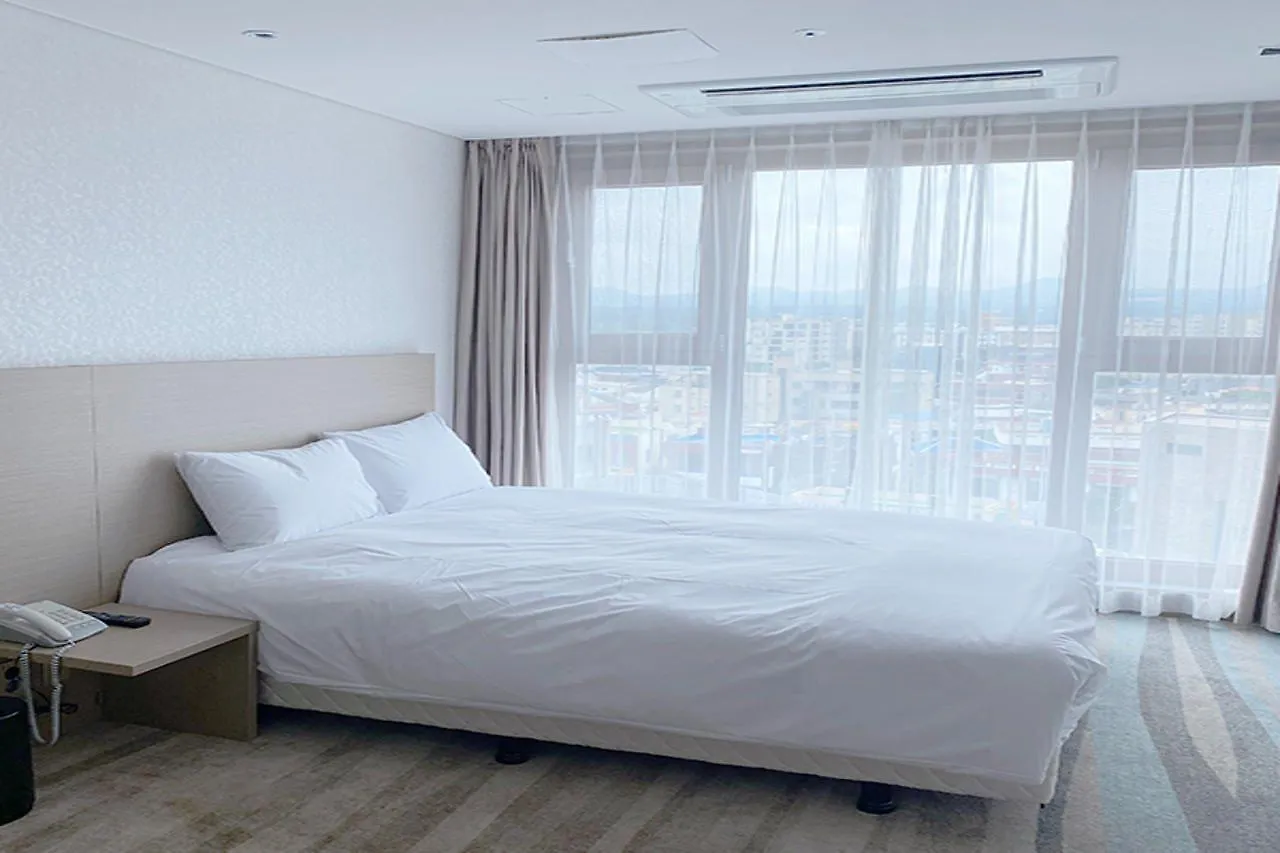 The Artstay Jeju Hamdeok Hotel