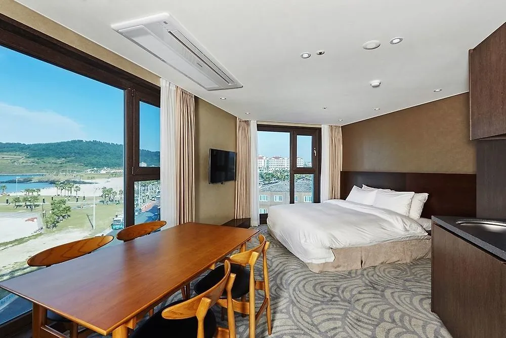 The Artstay Jeju Hamdeok Hotel 4*,