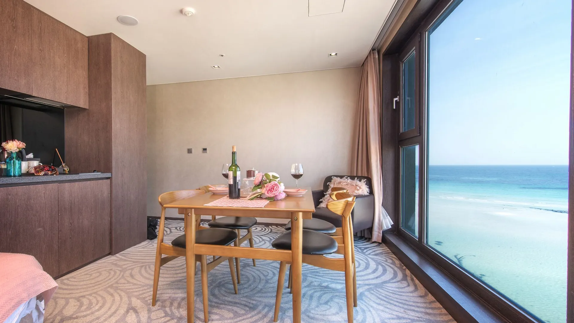 The Artstay Jeju Hamdeok Hotel