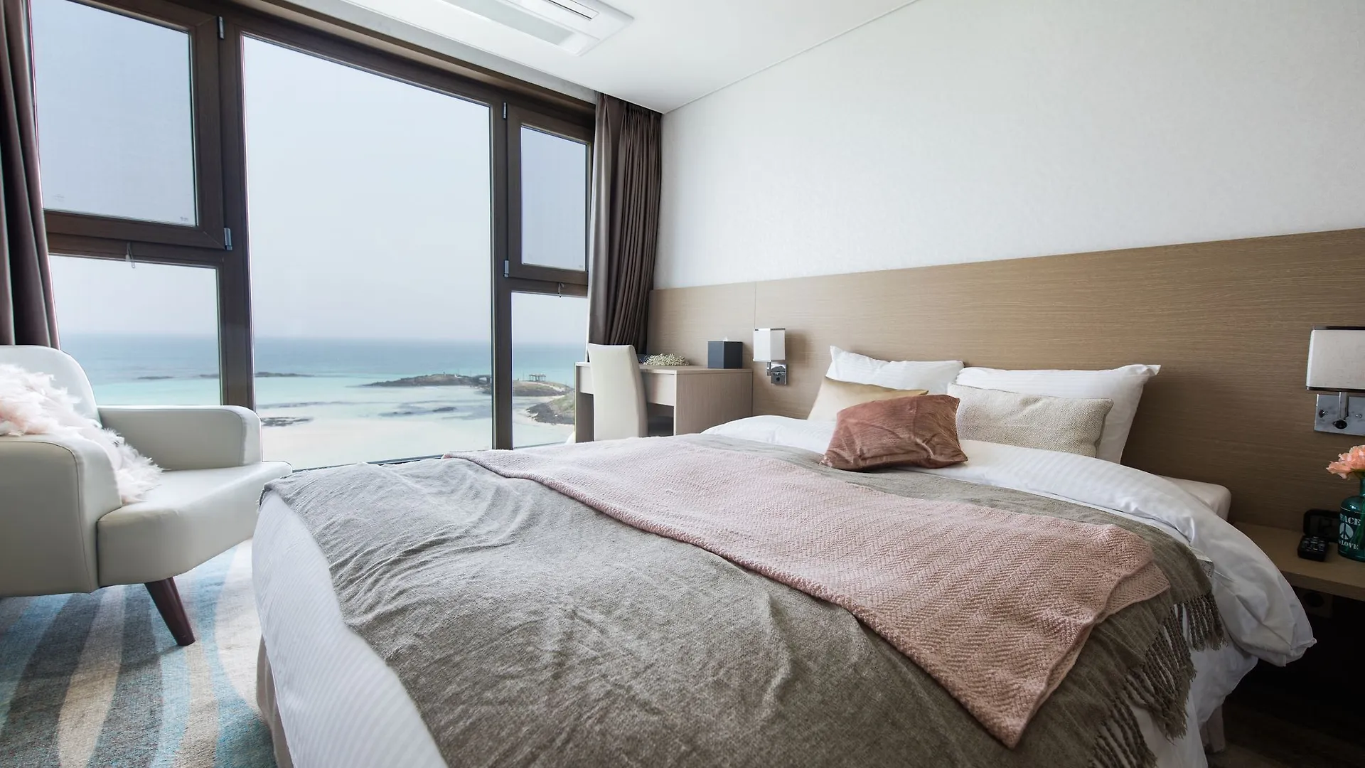 The Artstay Jeju Hamdeok Hotel