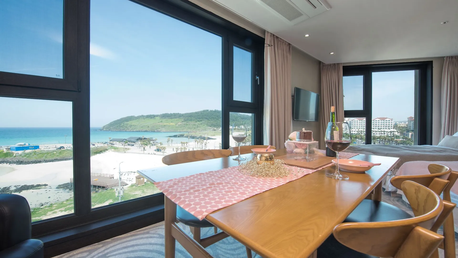 The Artstay Jeju Hamdeok Hotel