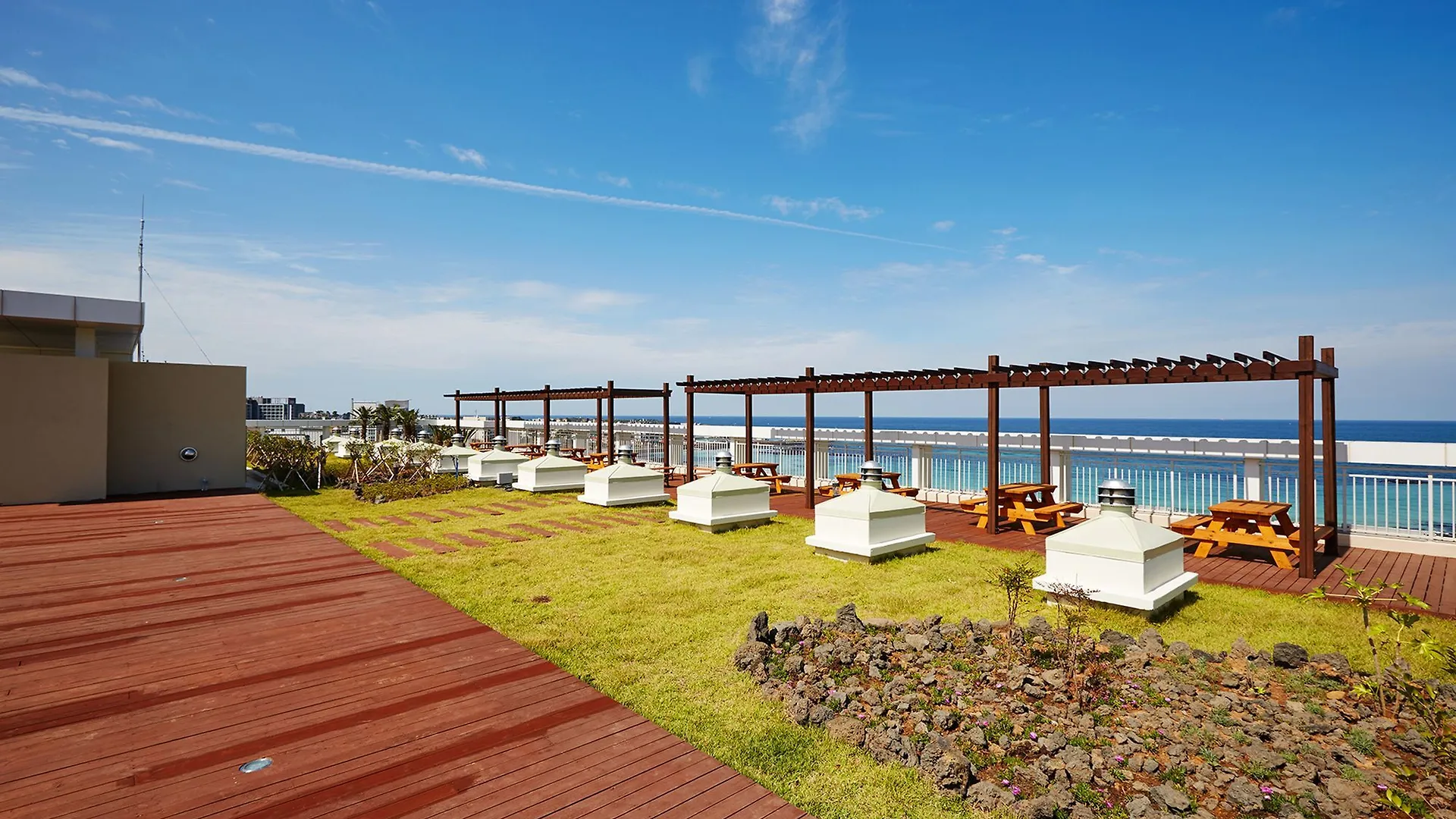 The Artstay Jeju Hamdeok Hotel 4*,